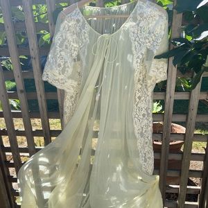 VINTAGE ROBE